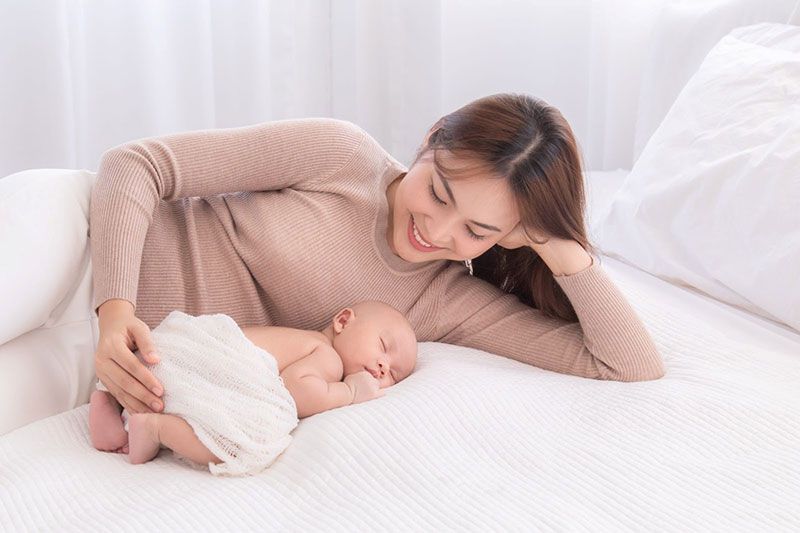 Chăm sóc trẻ sơ sinh là việc không hề đơn giản, đặc biệt với người lần đầu làm mẹ 
